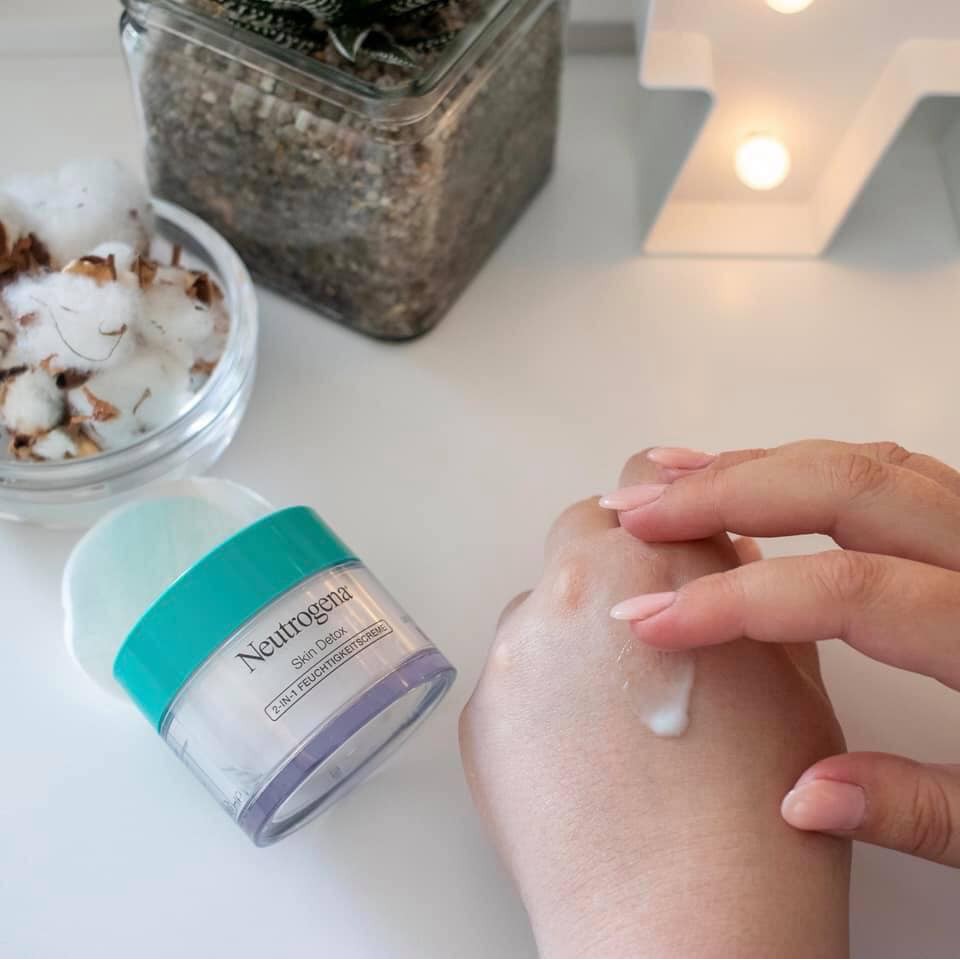 neutrogena dual action moisturizer