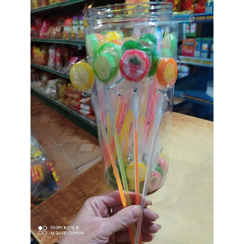 Hộp 50 que kẹo mút dài phát sáng