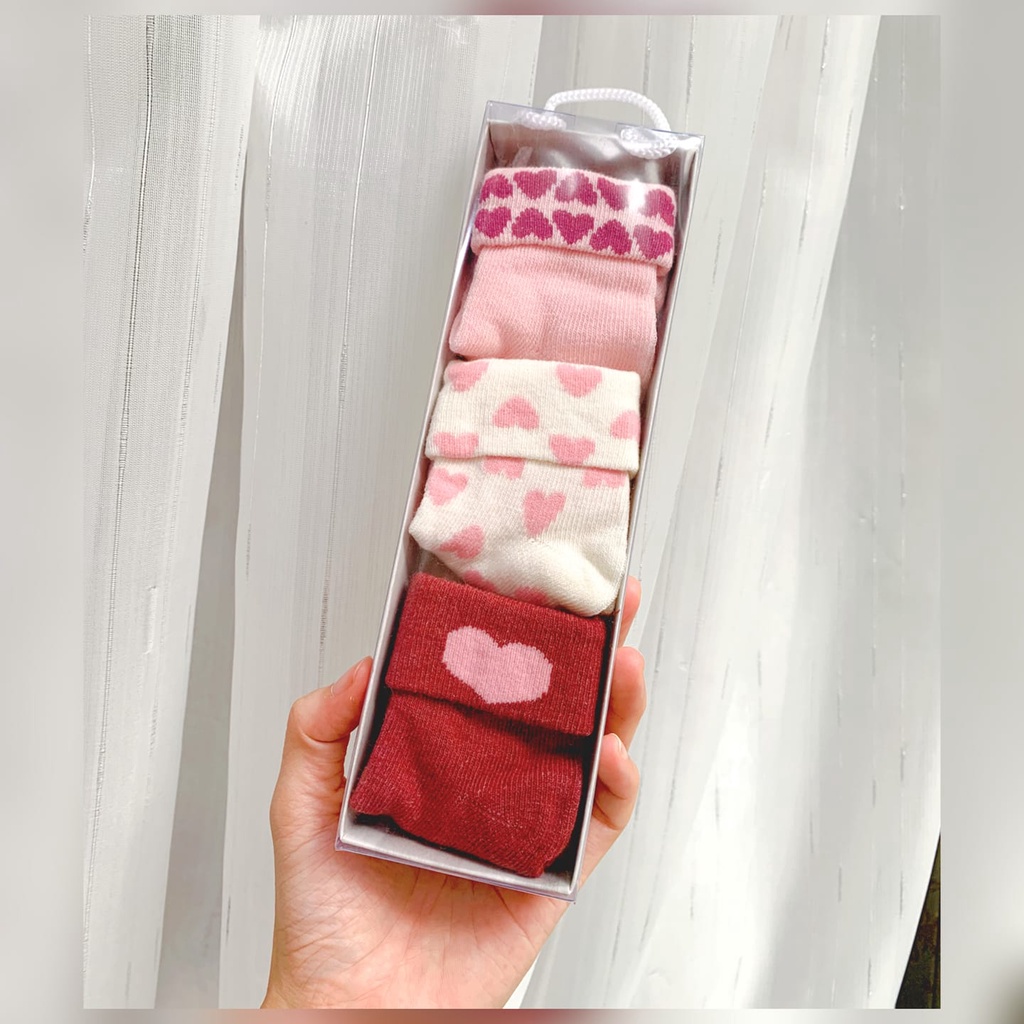 Hộp tất cho bé sơ sinh hộp 3 đôi màu hồng đáng yêu Mother's Choice - chất liệu co giãn, mềm mại cho bé IT11110