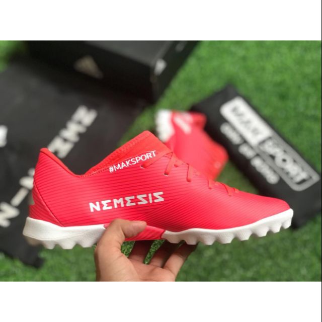 Giày Đá Bóng Nemeziz