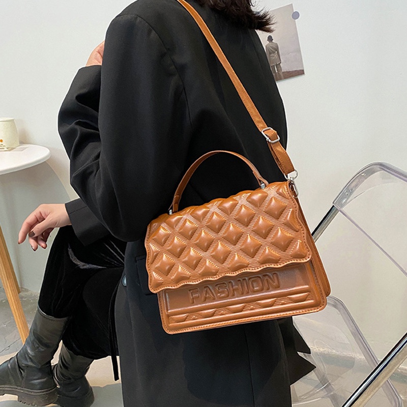 Túi đeo chéo hình vuông dập nổi họa tiết hình thoi đơn giản phong cách retro cho nữ