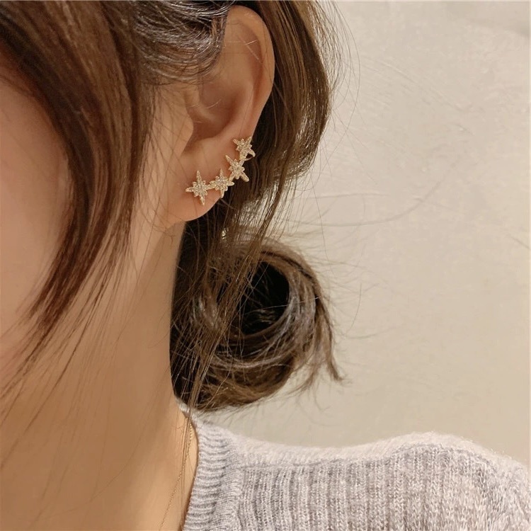 Khuyên tai 4 sao vàng phía trên kẹp vành không bấm lỗ Sully Accessories (1 đôi)