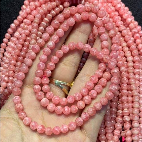 Vòng tay nữ đá phong thủy màu hồng vân đào hoa