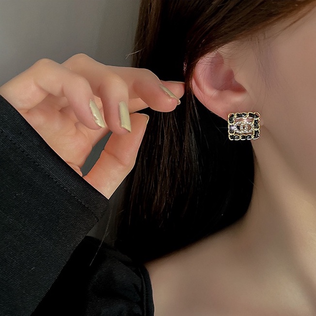 Khuyên tai hình vuông đính đá kiểu dáng thời trang