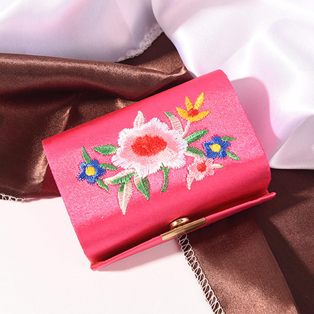 Hộp đựng son môi thiết kế hoa thêu thổ cẩm có gương phong cách Trung dùng làm quà tặng/ cho phù dâu màu sắc ngẫu nhiên