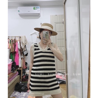 Váy len kẻ đen be lỗ