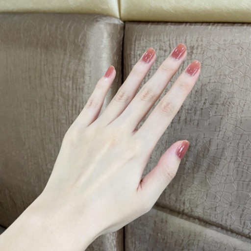 Chai sơn móng màu nude sáng bóng