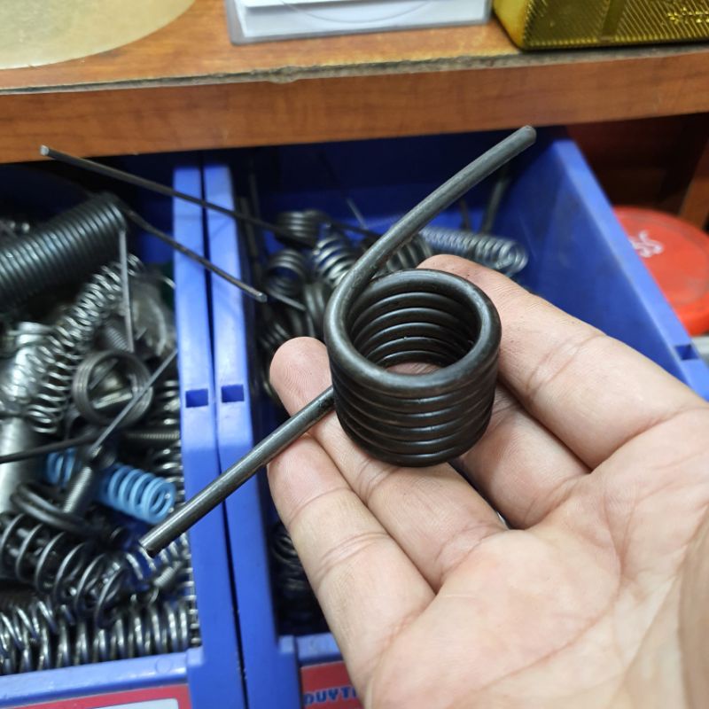 Lò xo bật đường kính trong 25mm, sợi thép 4.5mm
