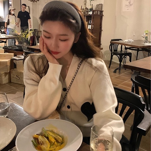 Áo khoác cardigan ngắn dáng rộng cổ chữ V thêu hình trái tim phong cách Hàn Quốc thời trang cho nữ