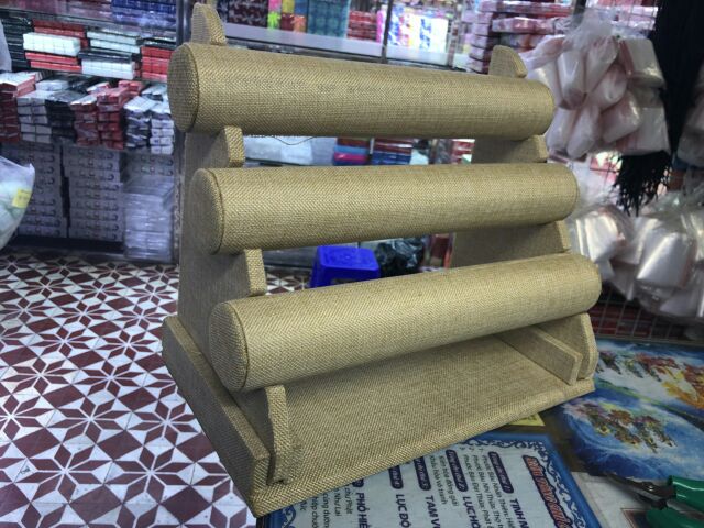 Kệ để vòng 3 tầng