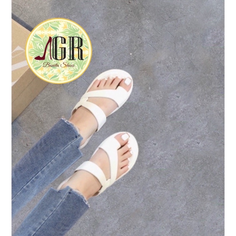 Dép xuồng mũi tròn xỏ ngón quai cắt laze da mềm