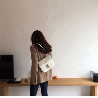 Blazer dáng basic 2 màu kem, đen giá sale