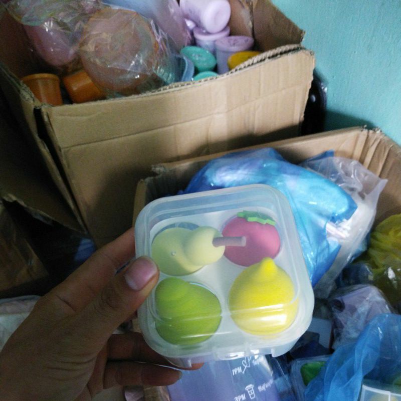Hộp 4 bông mút trang điểm,có kèm vỏ hộp xinh sẵn#