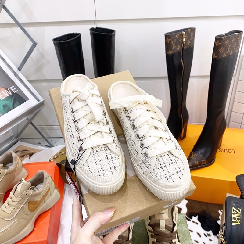 Sục thể thao nữ kẻ trắng Za.Ra