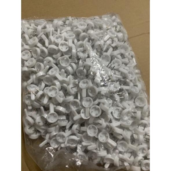 1 đinh 3 chân treo tranh