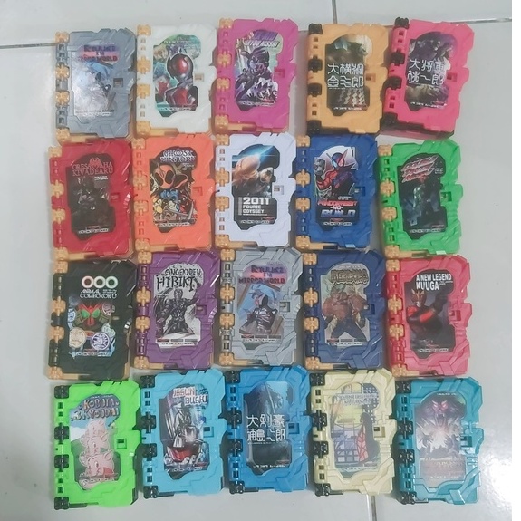 Đồ chơi Wonder Ride Book  của Series siêu nhân Kamen rider saber