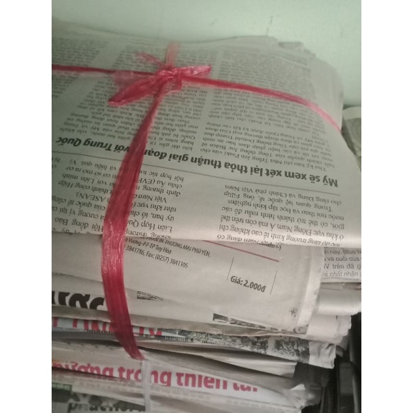 Giấy báo cũ chèn hàng, gói quà