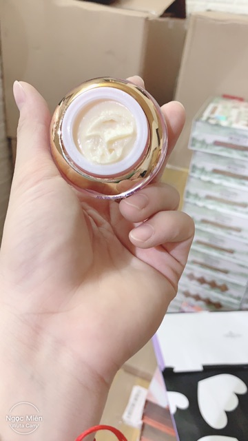 KEM DƯỠNG TRẮNG LOẠI BỎ NÁM