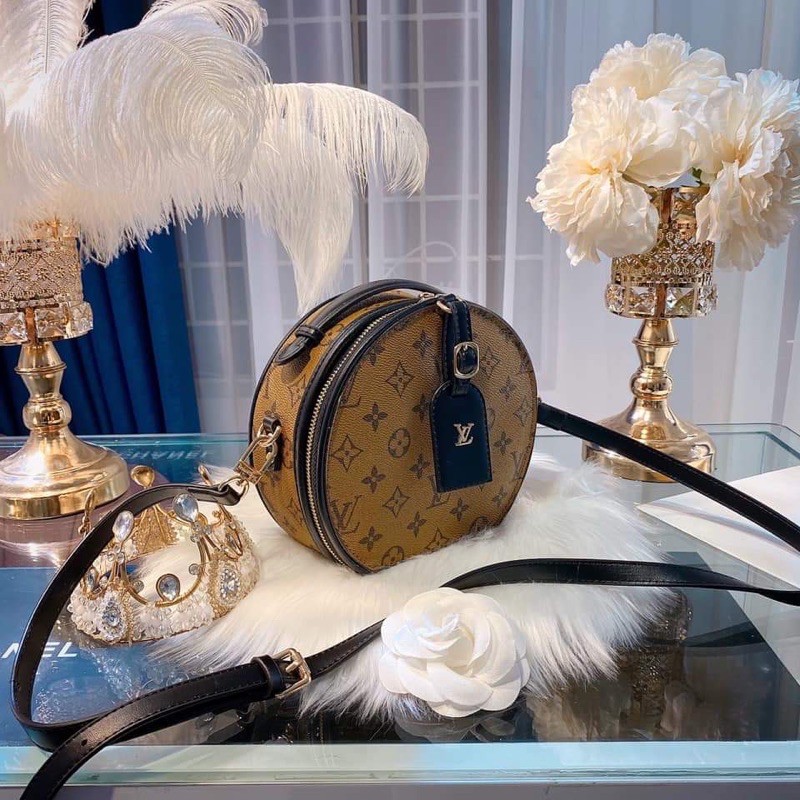 Túi dáng tròn xinh nguyên hộp size 18 bỏ vừa điện thoại plus | BigBuy360 - bigbuy360.vn