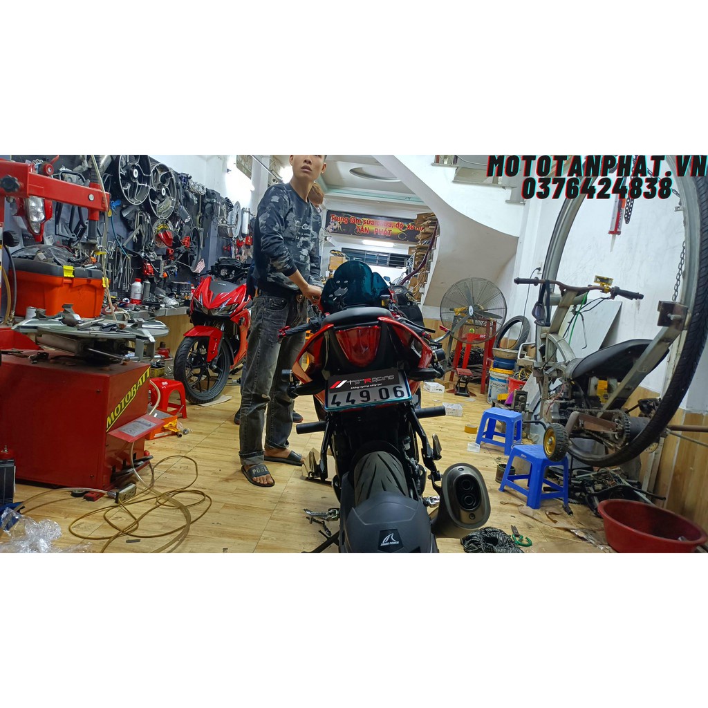 Ốp đuôi R1 hai mảnh cho GSX-150