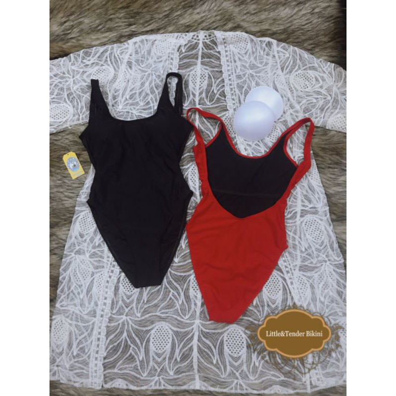 Bộ swimsuit kiểu đơn giản, khoét cao hông sexy!