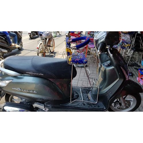 Ghế đi xe máy có vòng bảo vệ Grande