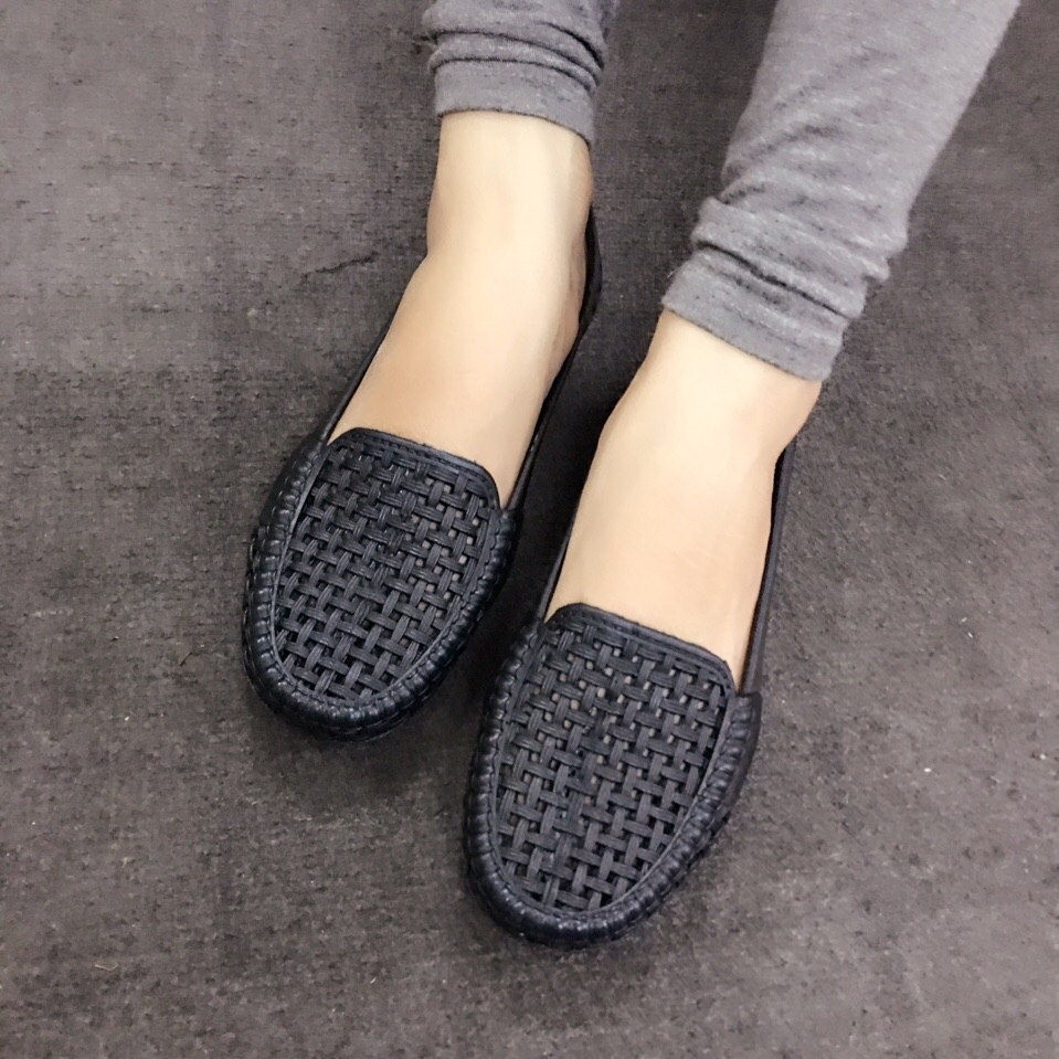 Giày búp bê nhựa đi màu trắng và đen ( phom nhỏ) | BigBuy360 - bigbuy360.vn