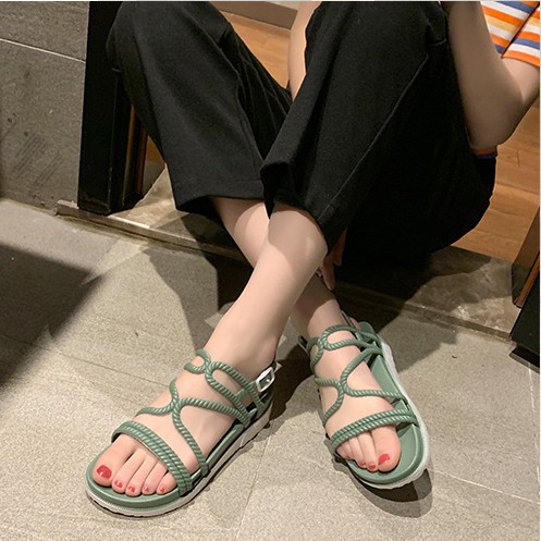 3G01 Sandal cao su tawana khóa nhựa đế trắng cao 3 cm dáng chiến binh form nhỏ 1 size