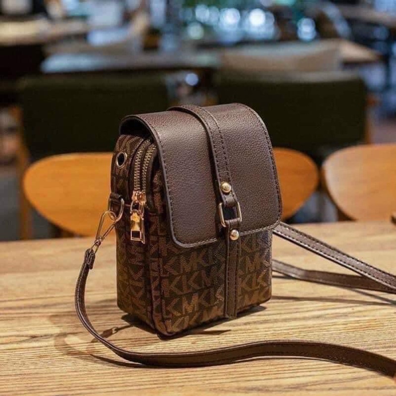 Túi đeo chéo MK màu nâu hàng đẹp