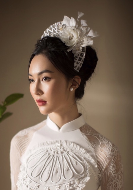Mấn bờm ren hoa voan nhuỵ đá lông vũ