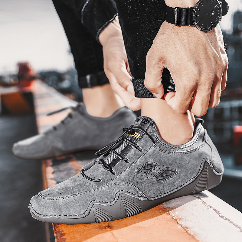 Giày thể thao thời trang cho nam khi leo núi
