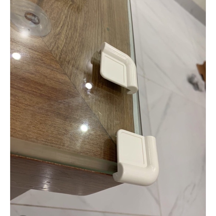 Nút nhựa chặn góc bàn KU.KU Duckbill KU5356 (4 miếng)