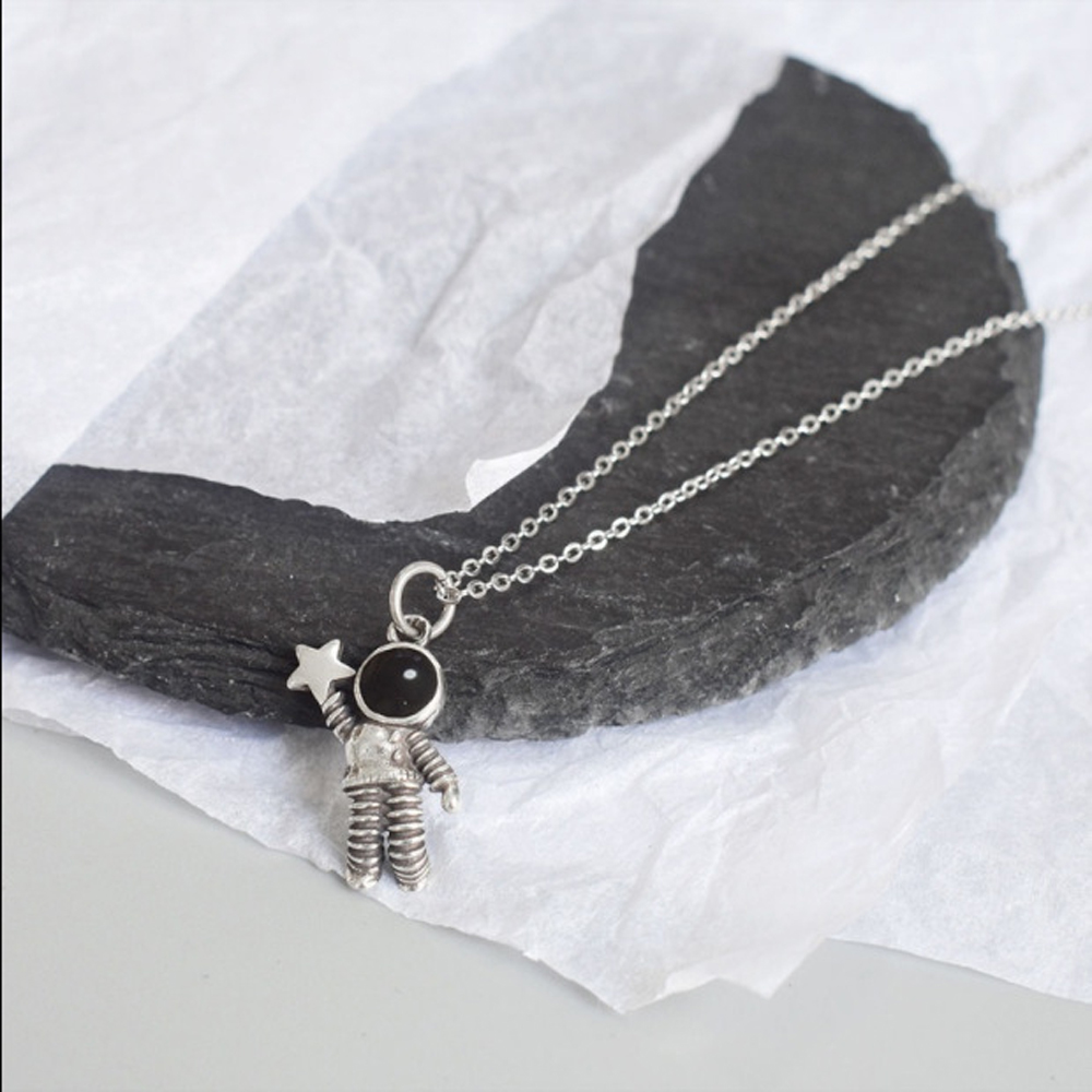 Vòng Cổ Choker Mặt Hình Phi Hành Gia Thời Trang Cho Nữ