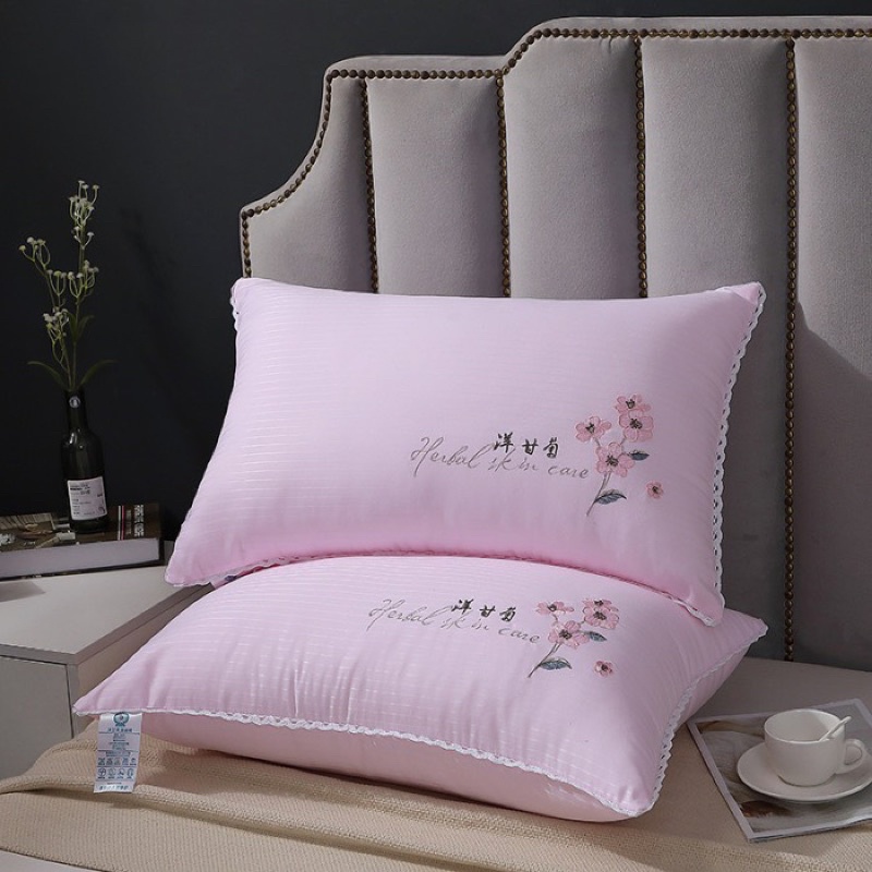 Ruột gối cotton saten thêu hoa nhẹ nhàng phối ren êm ái cho giấc ngủ ngon