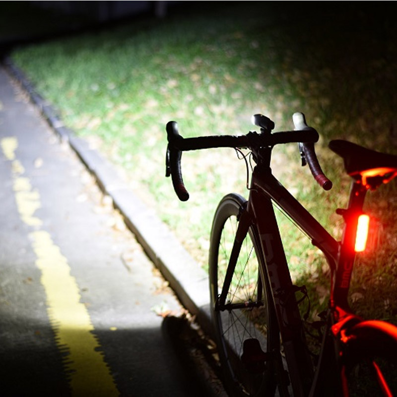 Đèn pha thông minh ánh sáng mới XOSS Enfitnix Navi800 USB có thể sạc lại Road Mountain