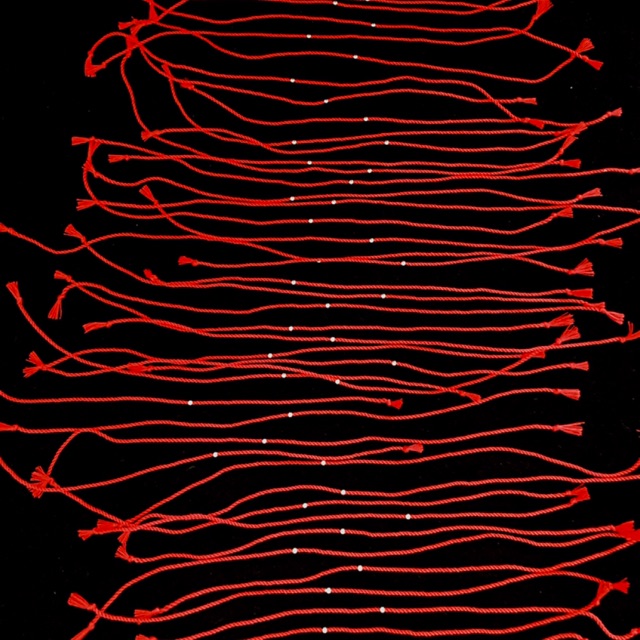 Vòng chỉ đỏ may mắn