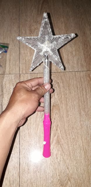 Giáng Sinh_Cây đèn Led Ngôi sao chơi Noel bằng nhựa có kèm pin dài 36cm