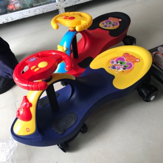 Xe lắc cho bé