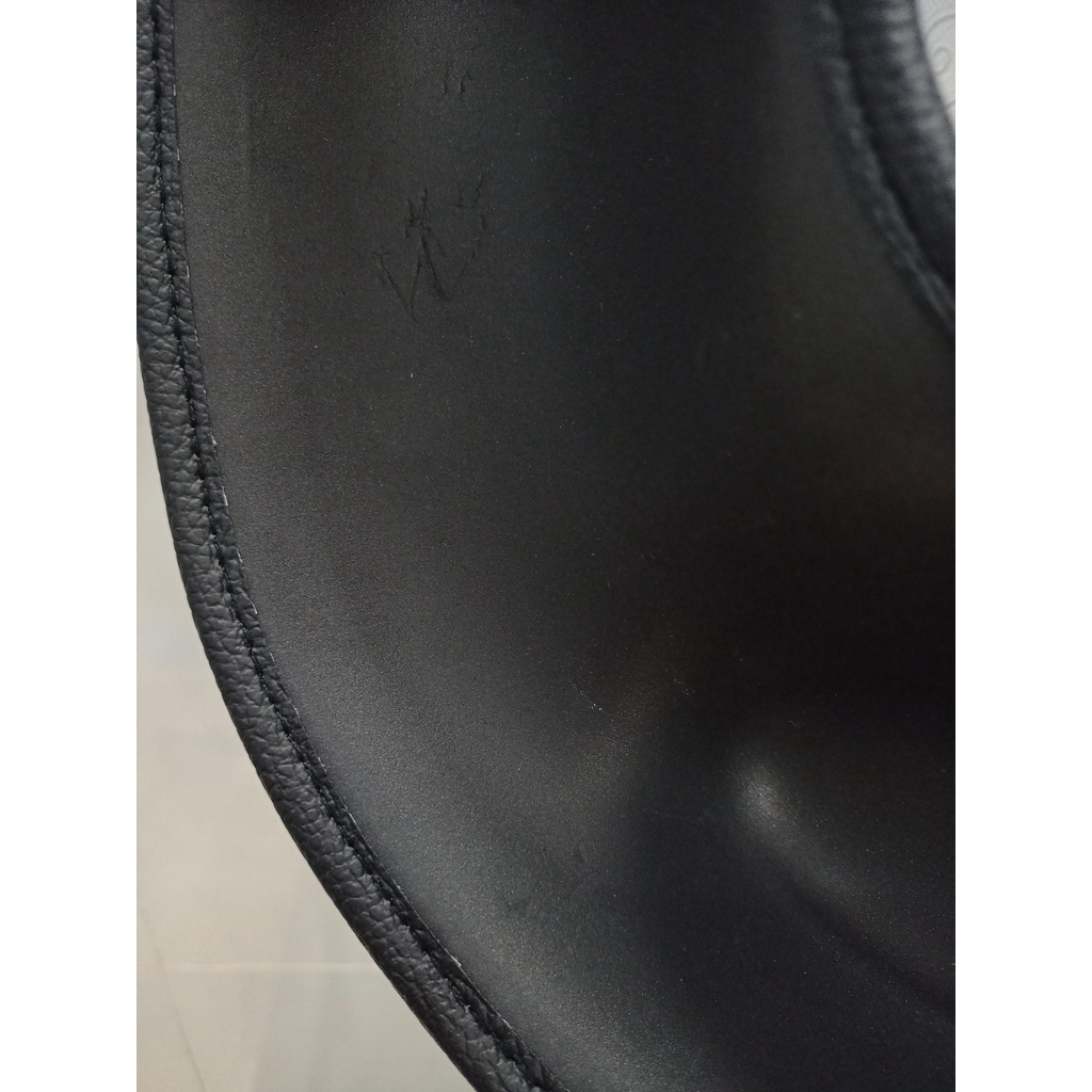 Máng mút hứng dung dịch uốn - duỗi - nhuộm không cho rơi vào áo