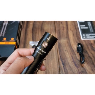 Đèn pin cầm tay Fenix E28R