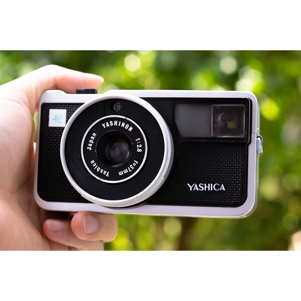 Máy ảnh film cổ cực vintage Yashica