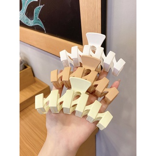Kẹp tóc càng cua kiểu đơn giản