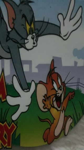 Hình ủi Tom & Jerry đuổi bắt