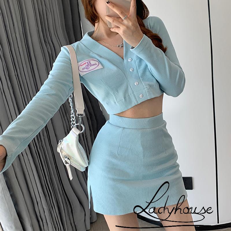 Set áo croptop cổ chữ V thêu họa tiết + chân váy xẻ tà lưng cao thời trang cho nữ