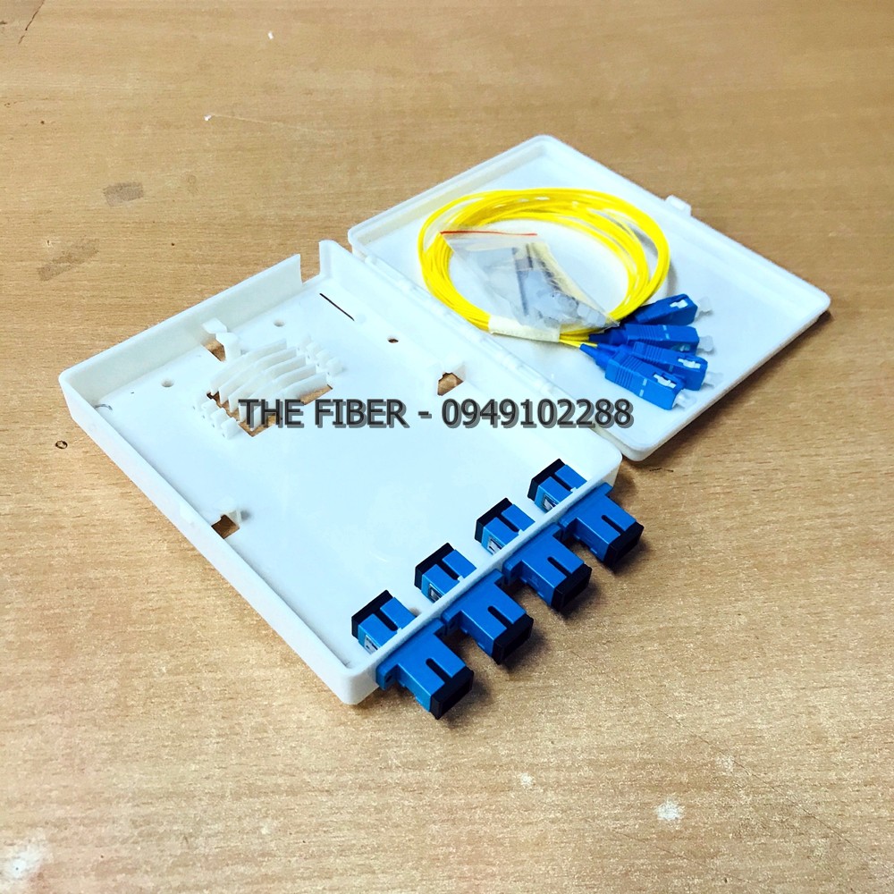 Hộp ODF bằng nhựa 04FO SC-UPC - Đầy đủ phụ kiện: 04 Adapter SC-UPC+ 4 Dây hàn quang + 4 ỐNG co nhiệt - M2ODF-SCU4P