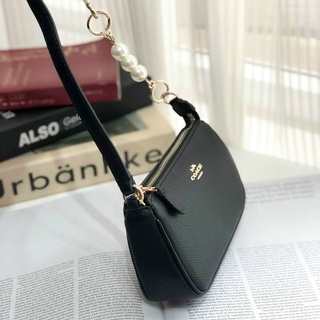 Túi C0ach đeo vai nhỏ gọn, xinh xắn màu đen trơn