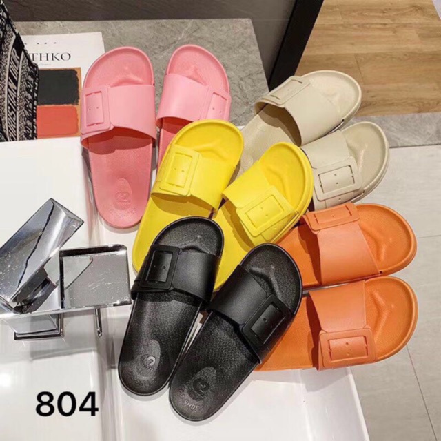 Dép Nhựa Dẻo Khoá Vuông MNB