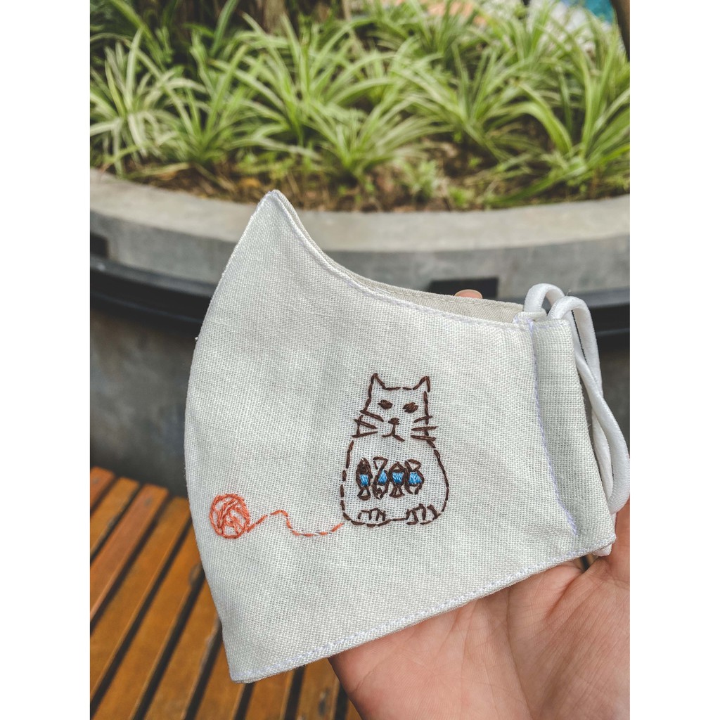 Khẩu trang vải linen thêu tay 3 lớp thêu mèo - 3 Plyer Hand Embroidered Linen Face Mask | BigBuy360 - bigbuy360.vn