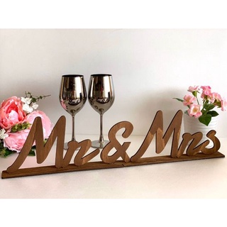 Chữ gỗ mr mrs sơn trắng để bàn gallery trang trí cưới 15*50cm| thao wedding guestbook