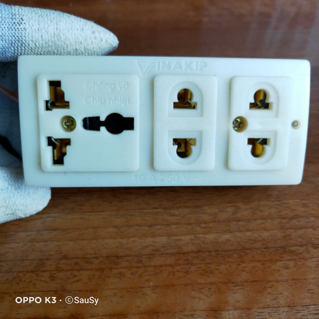 Ổ điện 3 lỗ có chỗ cắm chân phích 3 chạc